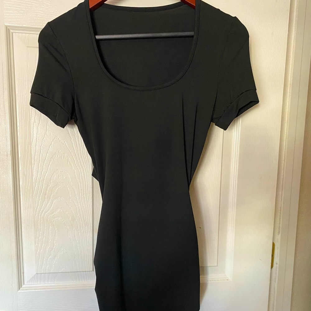 Black opened-criss cross back mini dress 🖤